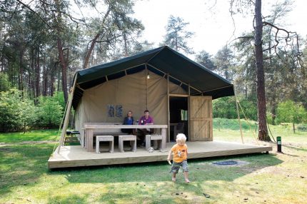 Terras van een Safaritent op Coldenhove