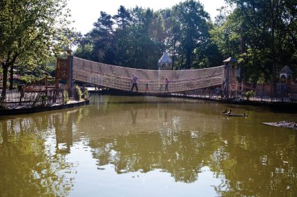 Hangbrug van de speeltuin op De Lommerbergen