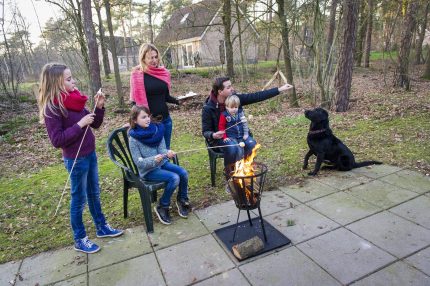 Samen bij het kampvuur