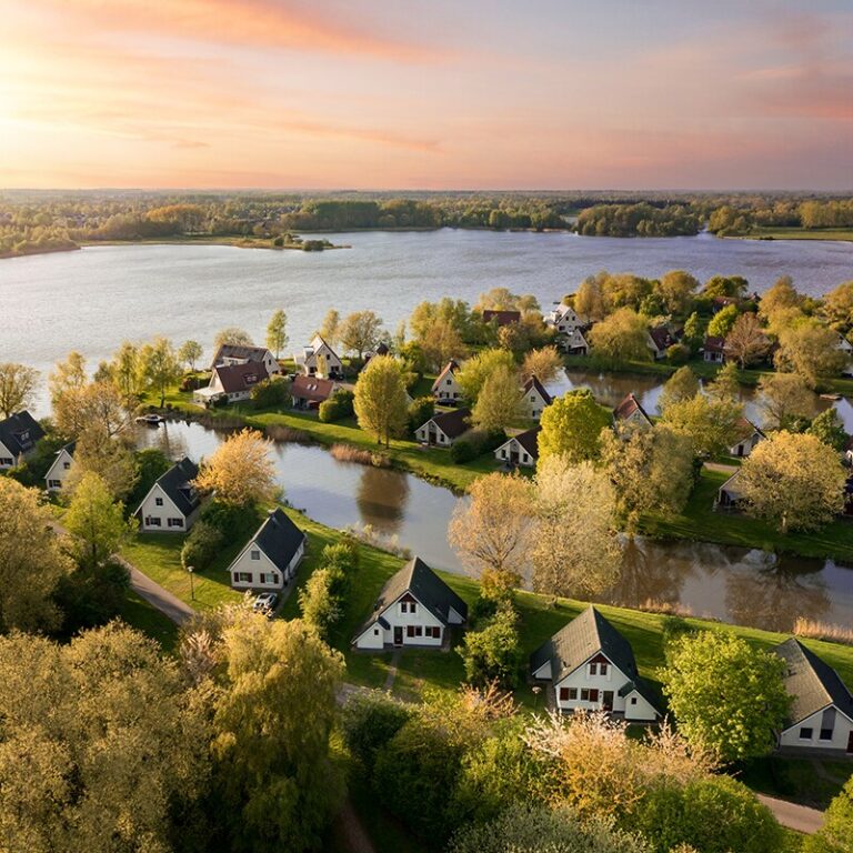 Center parcs parc sandur unterkunft aussen 01.jpg