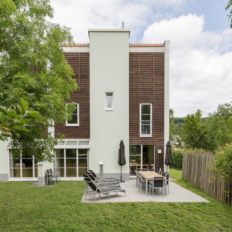 Center parcs park hochsauerland unterkunft aussen 01.jpg