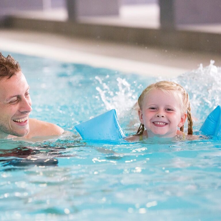 Eifelpark kronenburger see schwimmbad 03.jpg