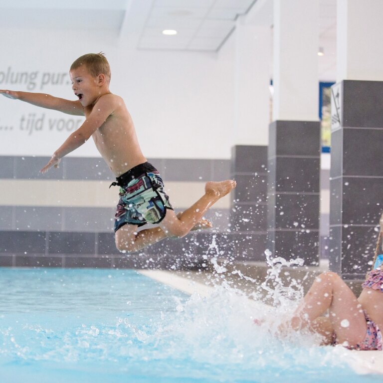 Eifelpark kronenburger see schwimmbad 04.jpg