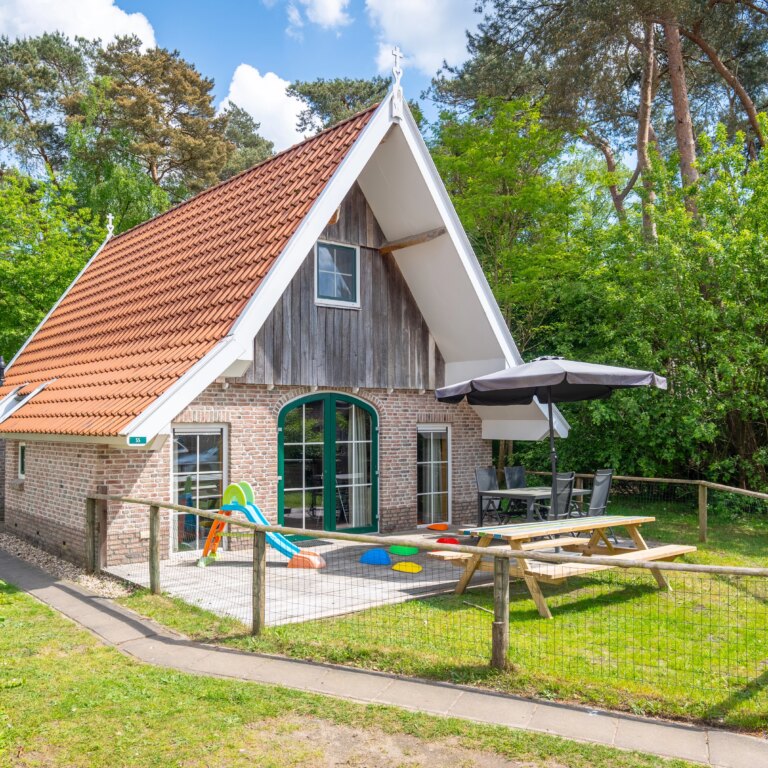 Landal de hellendoornse berg unterkunft aussen 03.jpg