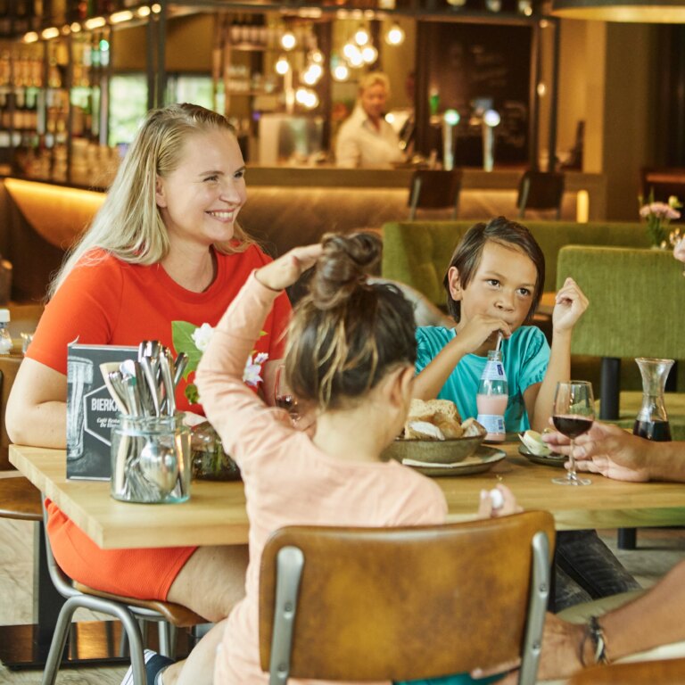 Landal landgoed de elsgraven restaurant 09.jpg