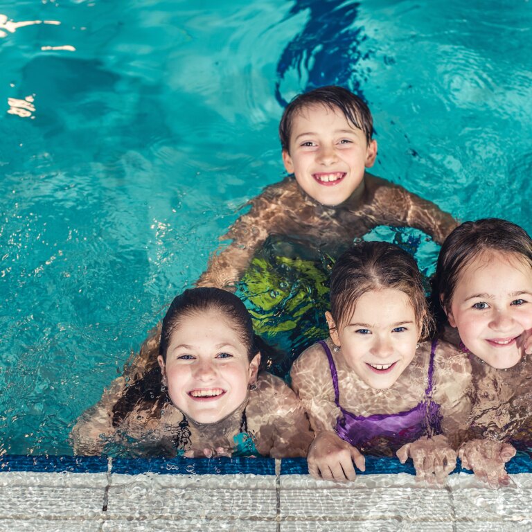 Landal marina lipno schwimmbad 03.jpg