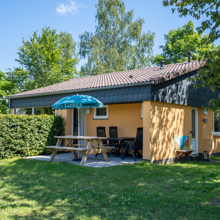 Landal warsberg unterkunft aussen 03.jpg