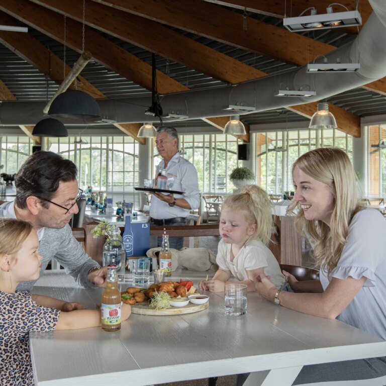 Landal waterparc veluwemeer restaurant 07.jpg