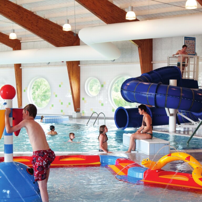 Landal waterparc veluwemeer schwimmbad 04.jpg