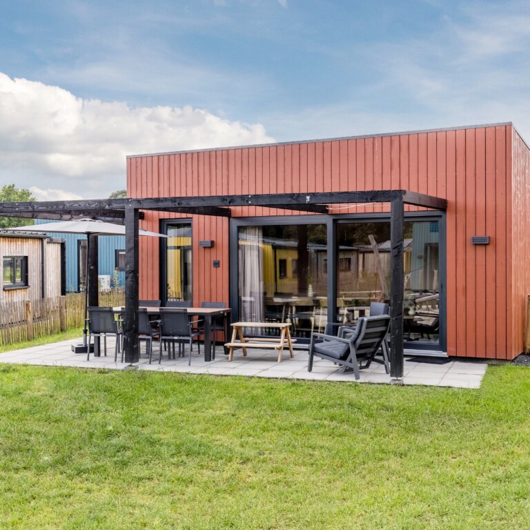 Roompot klein vink unterkunft aussen 01.jpg