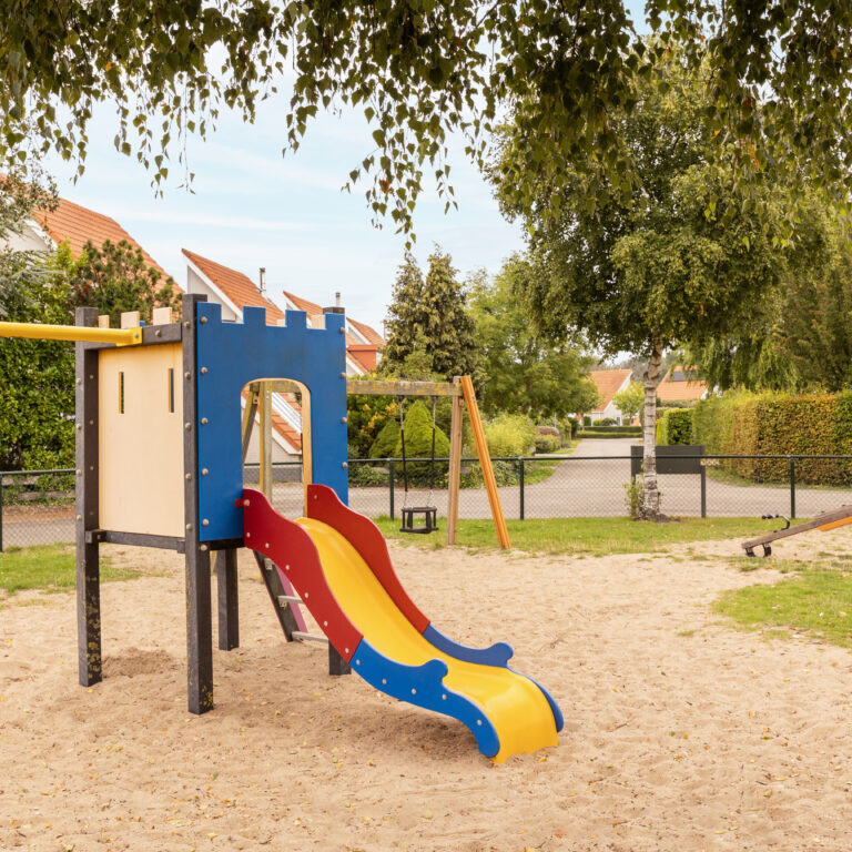 Roompot zeeland village spielplatz 09.jpg