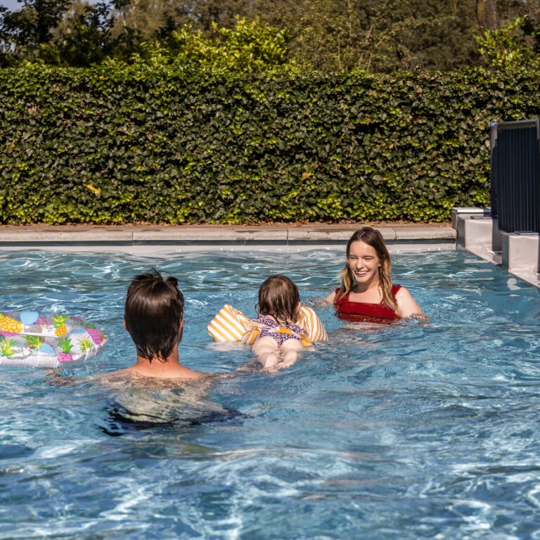 Summio parc duc de brabant schwimmbad 04.jpg