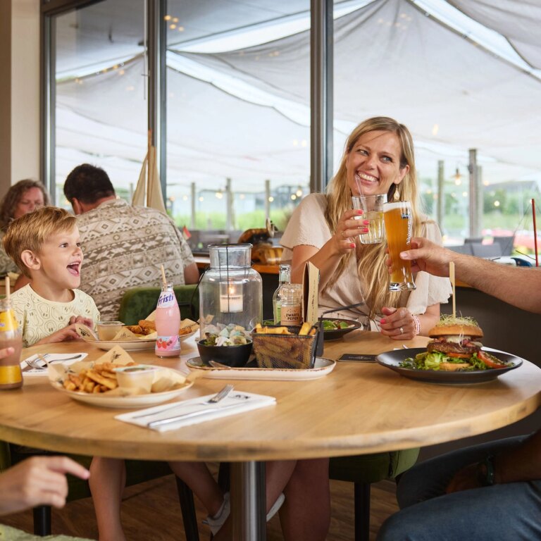 Rcn vakantiepark de potten restaurant 06.jpg