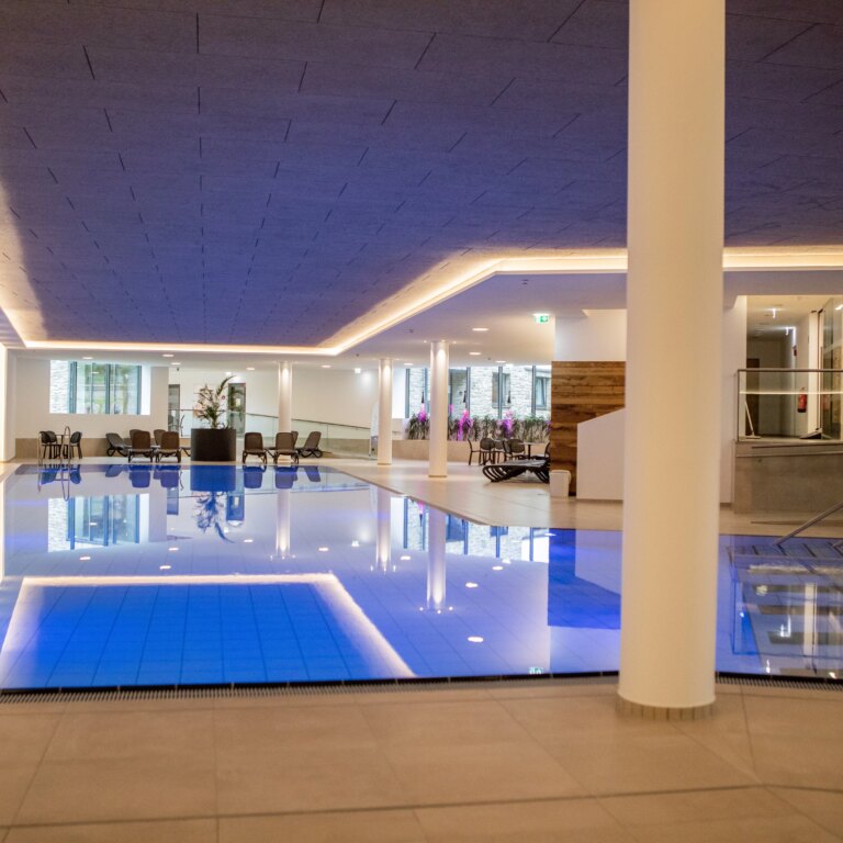 Resort maria alm schwimmbad 07.jpg