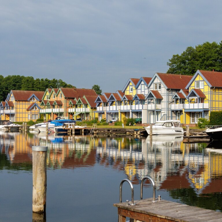 Hafendorf rheinsberg unterkunft aussen 03.jpg