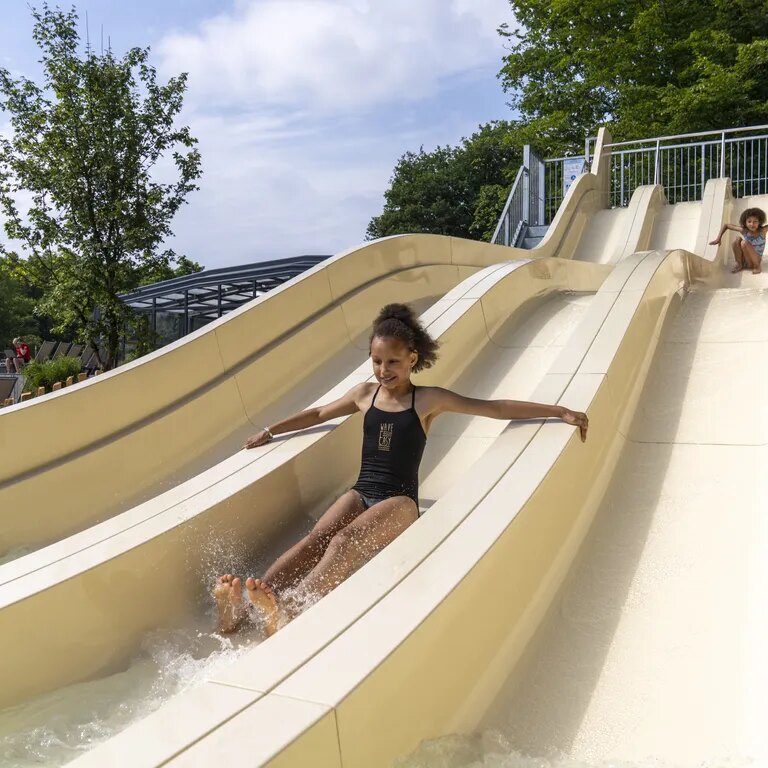 La clusure schwimmbad 06.jpg