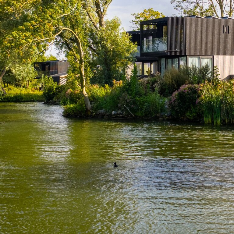 Lakeside resort brielle villa 01.jpg