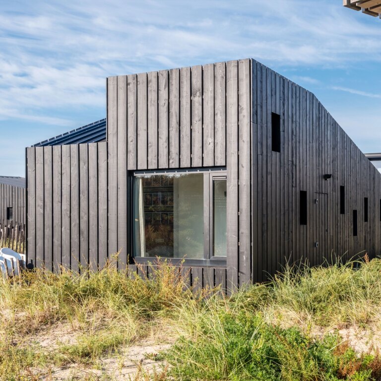Roompot zandvoort unterkunft aussen 01.jpg