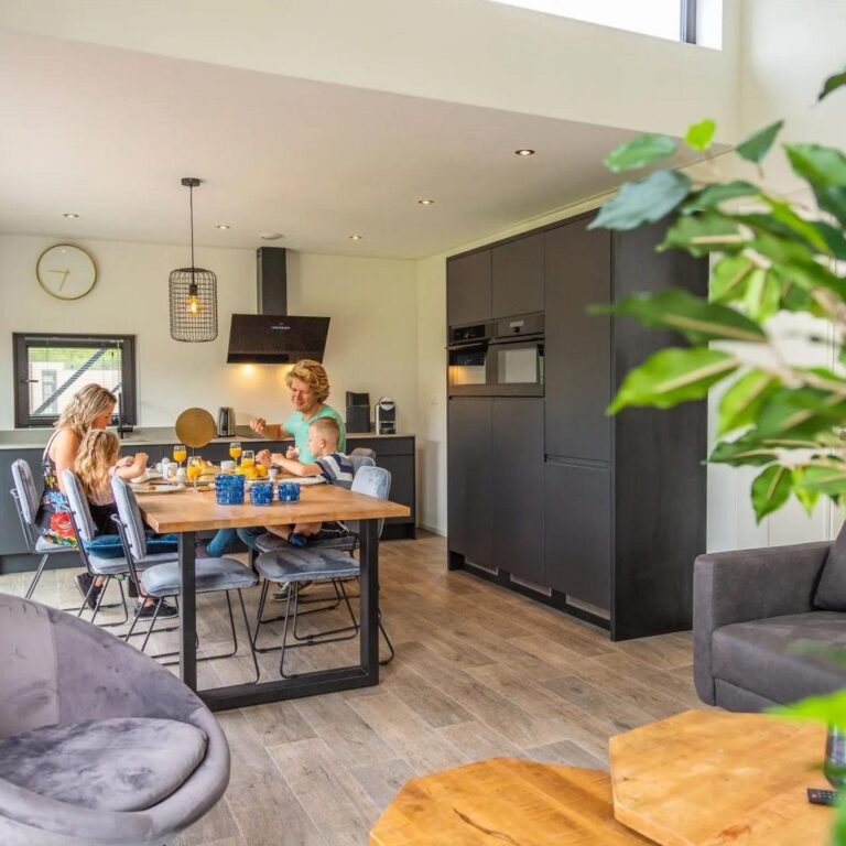 Europarcs maasduinen unterkunft innen 05.jpg